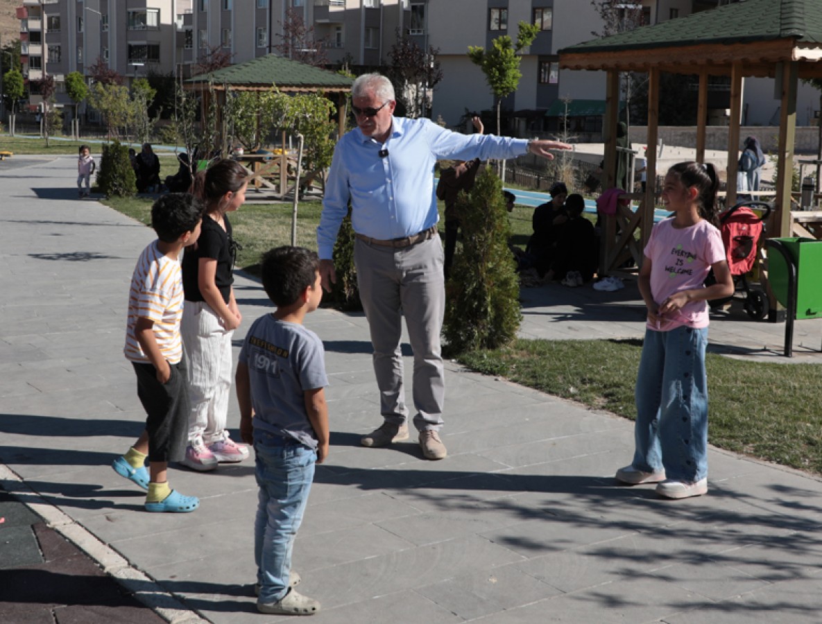 [BELEDIYE · Bayburt] BELEDİYE BAŞKANIMIZDAN ŞİNGAH PARKI VE ŞEHİR YATIR... Belediye Başkanımız Sayın Mete Memiş, belediyemizin sahada sürdürdüğü çalışmaları yerinde takip etmeye devam ediyor. Şingah Mahallesi’nde yürütülen 2. Etap Park Projesini inceleyen Başkanımız Memi... 11 Eylül 2026