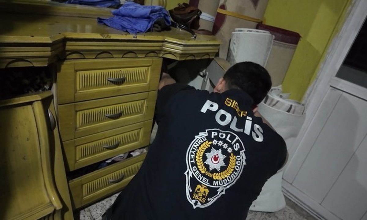 Mersin'de iki operasyonda gözaltına alınan 55 şüpheliden 33'ü tutuklandı