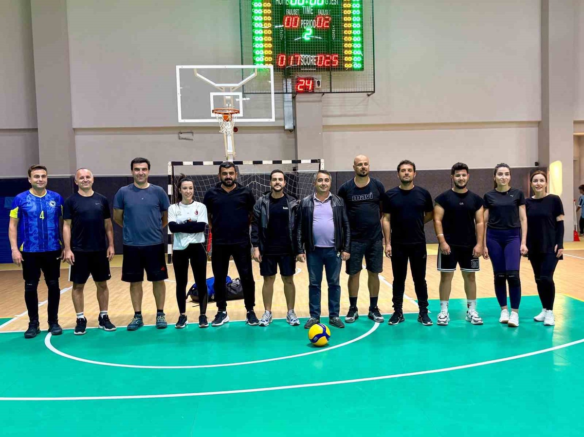 Aydın Koçarlı'da voleybolda İlçe Milli Eğitim Müdürlüğü takımı şampiyon oldu