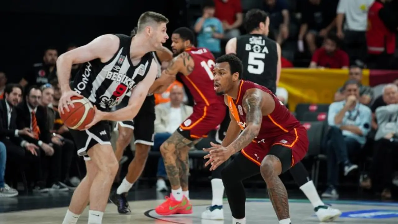 Potada derbi heyecanı! Beşiktaş Galatasaray'ı konuk ediyor