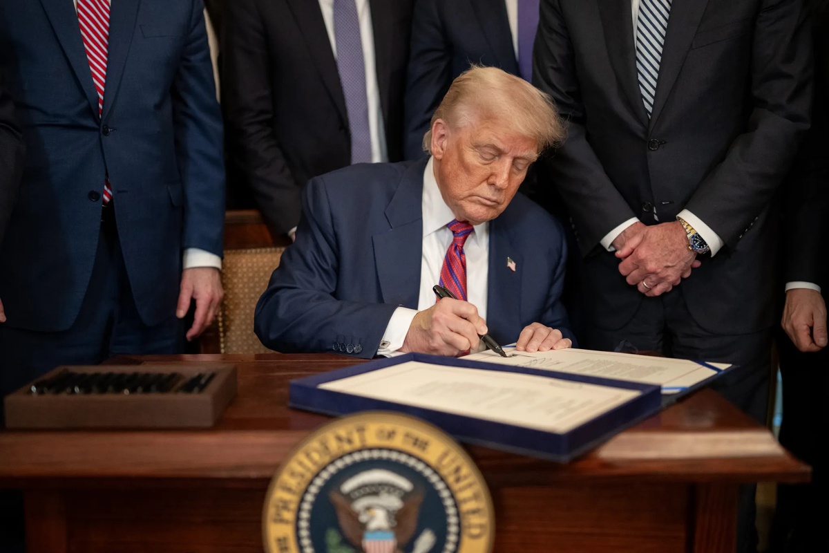 Trump, Rusya yaptırımları ve enerji tarifelerini 2 gün kala dondurdu
