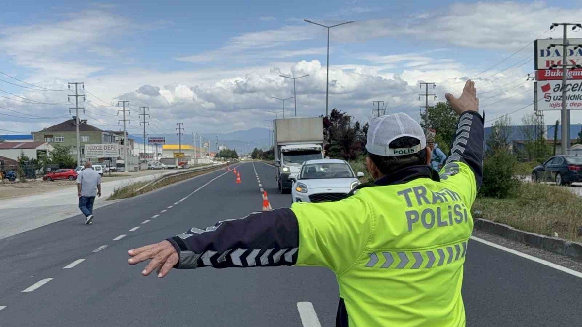 Düzce'de bir haftada 268 sürücüye hız cezası kesildi, 204 araç trafikten men edildi