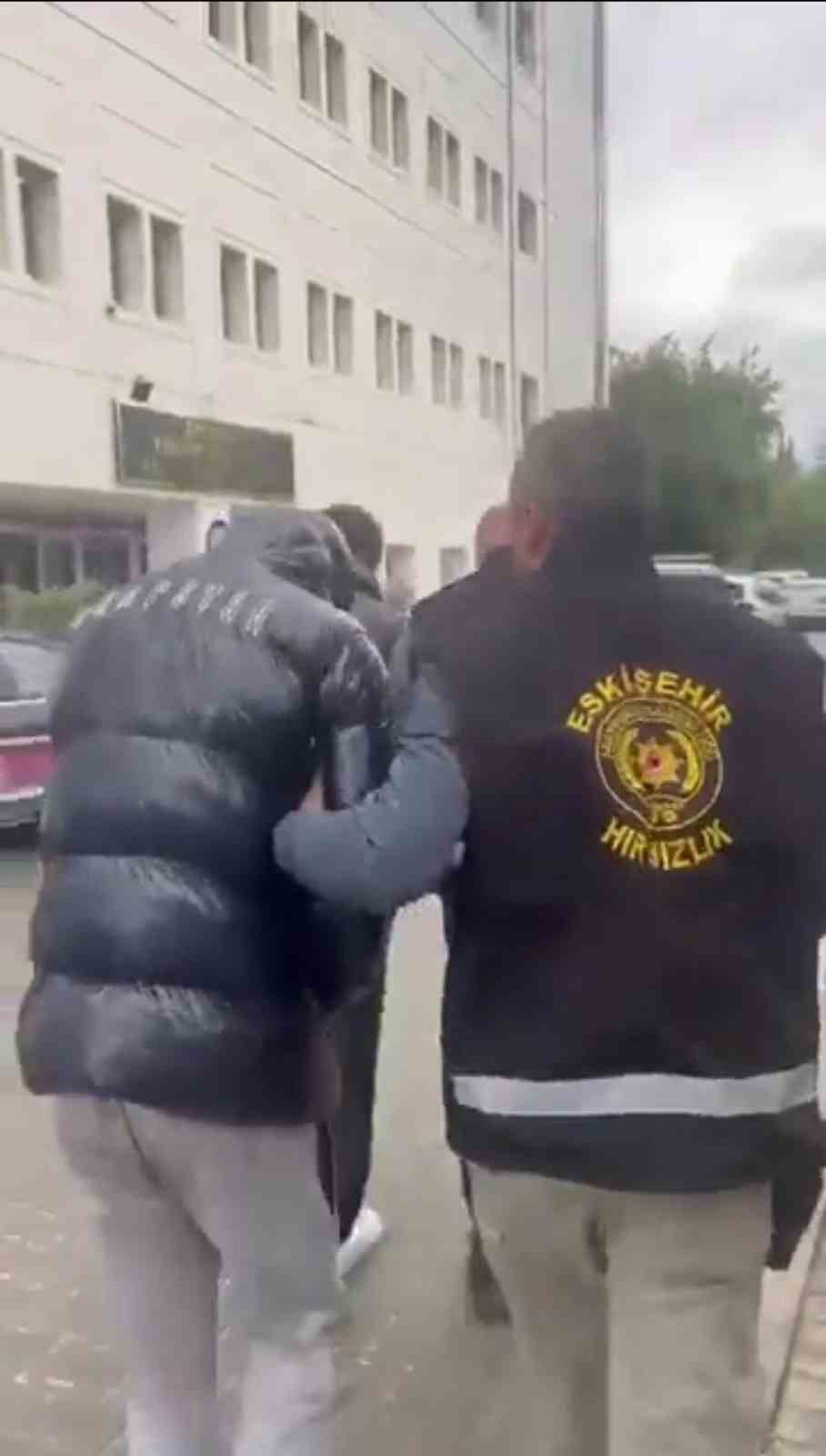 Eskişehir'de işyerlerinden hırsızlık yapan 3 şüpheli polis operasyonuyla yakalandı