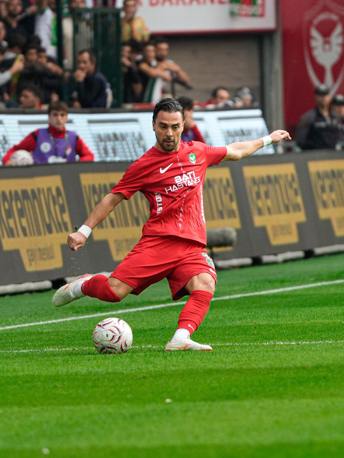 Amedspor, Konyaspor'u Diagne'nin 86'da golüyle 1-0 yenip maç fazlasıyla ikinci oldu