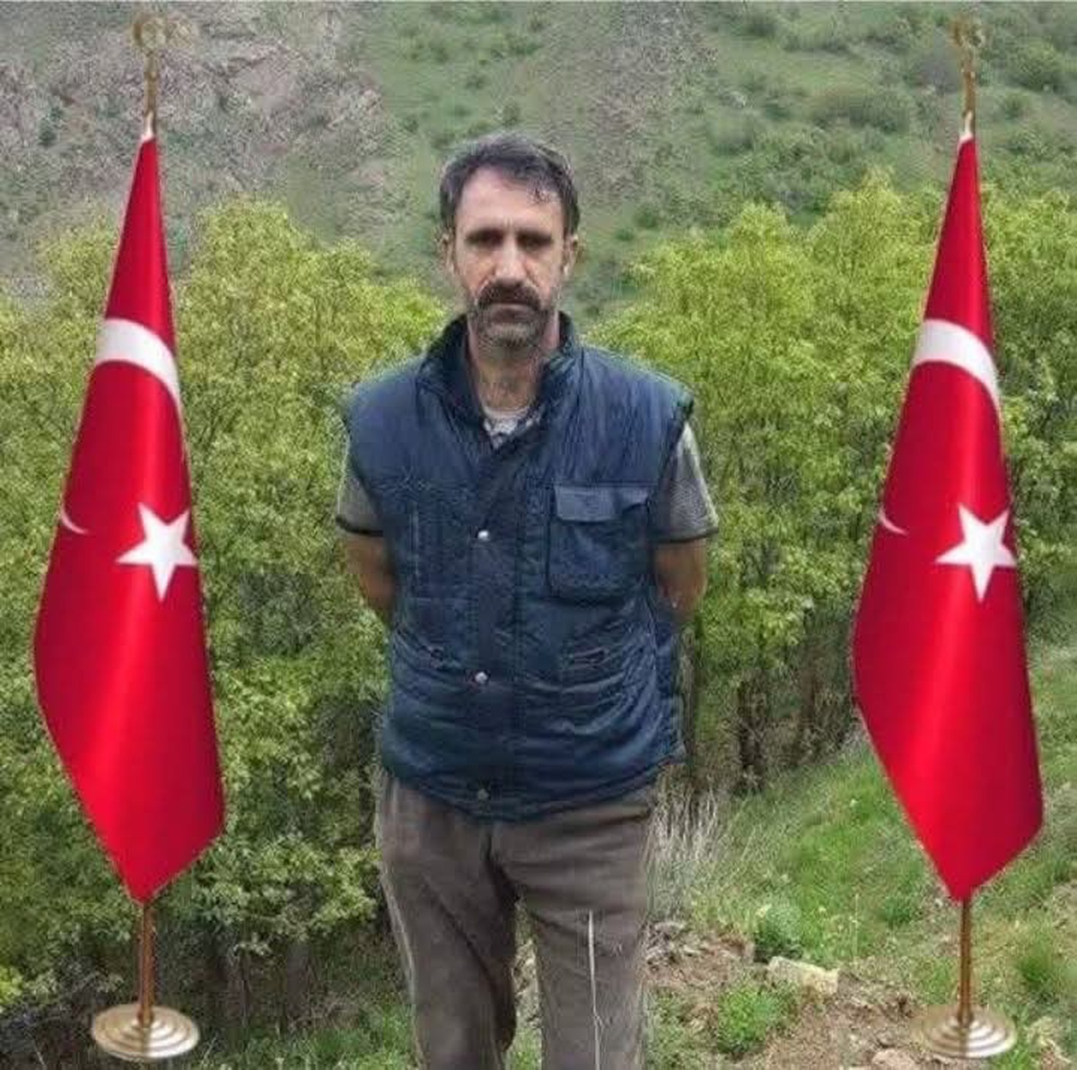 Elazığ Palu'da düğüne giden amca ve yeğenine otomobil çarptı, amca öldü