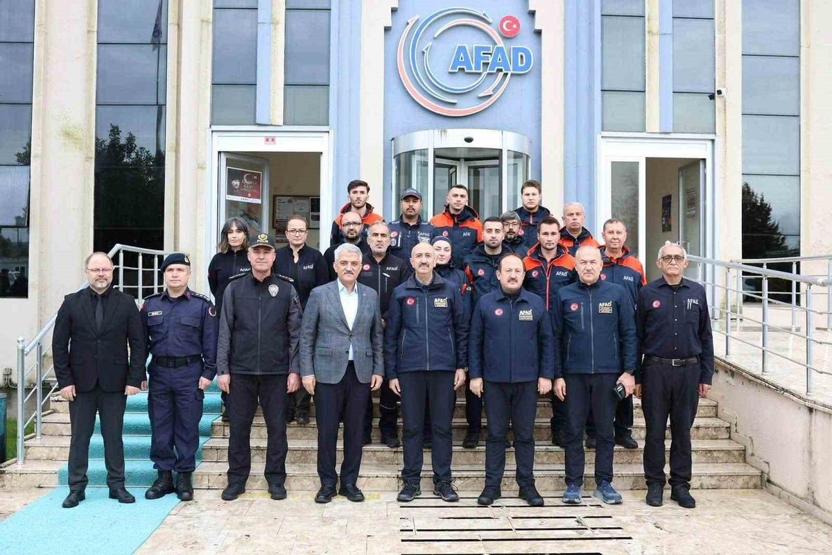 Düzce'de yoğun yağışa karşı Cangir başkanlığında afet toplantısı yapıldı