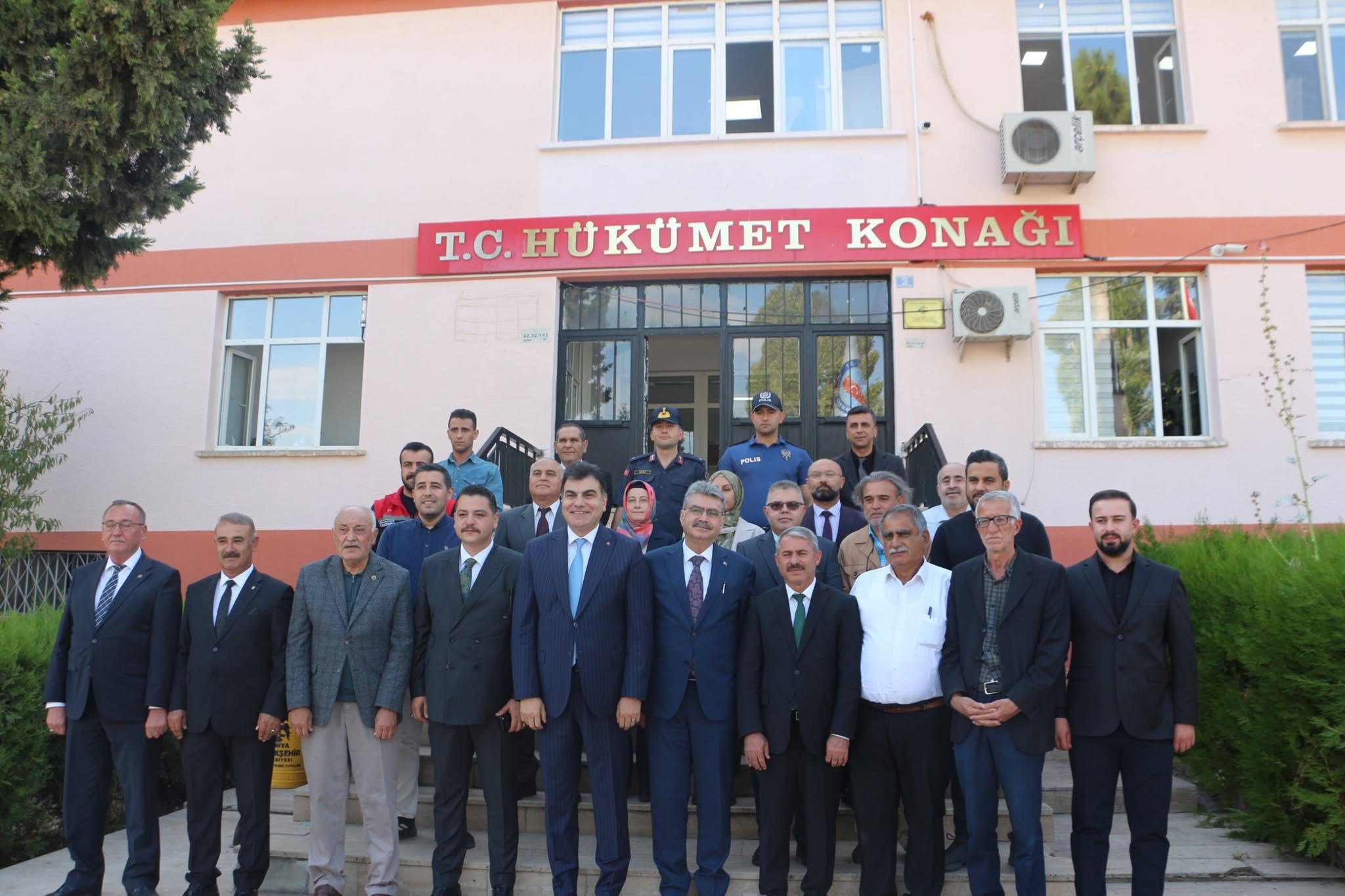 [BELEDIYE · Konya · Yunak] Milletvekilimiz orhan erdem ve bakan yardımcımız musa heybet i̇lçemizi ziyaret etti.