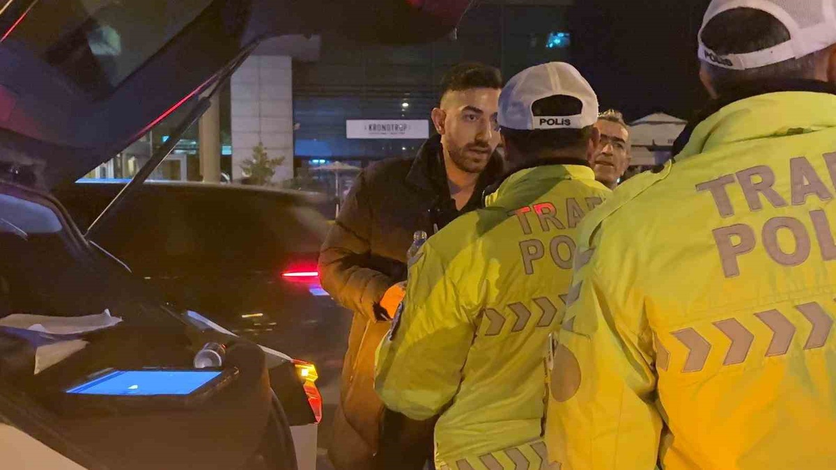 Kayseri'de refüje çıkan otomobilin alkollü sürücüsüne 265 bin TL ceza yazıldı