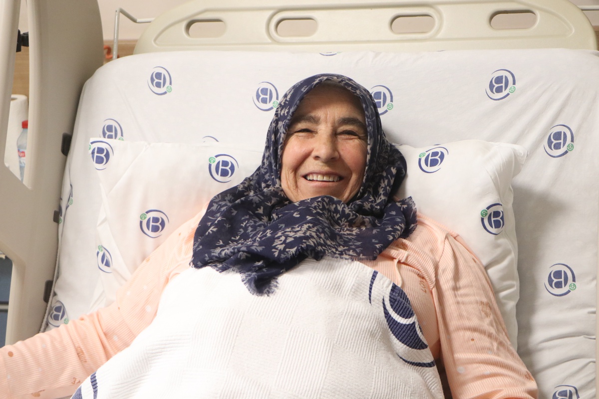Adana'da 64 yaşındaki Meryem İnce, robotik cerrahiyle rektum kanseri ameliyatı oldu