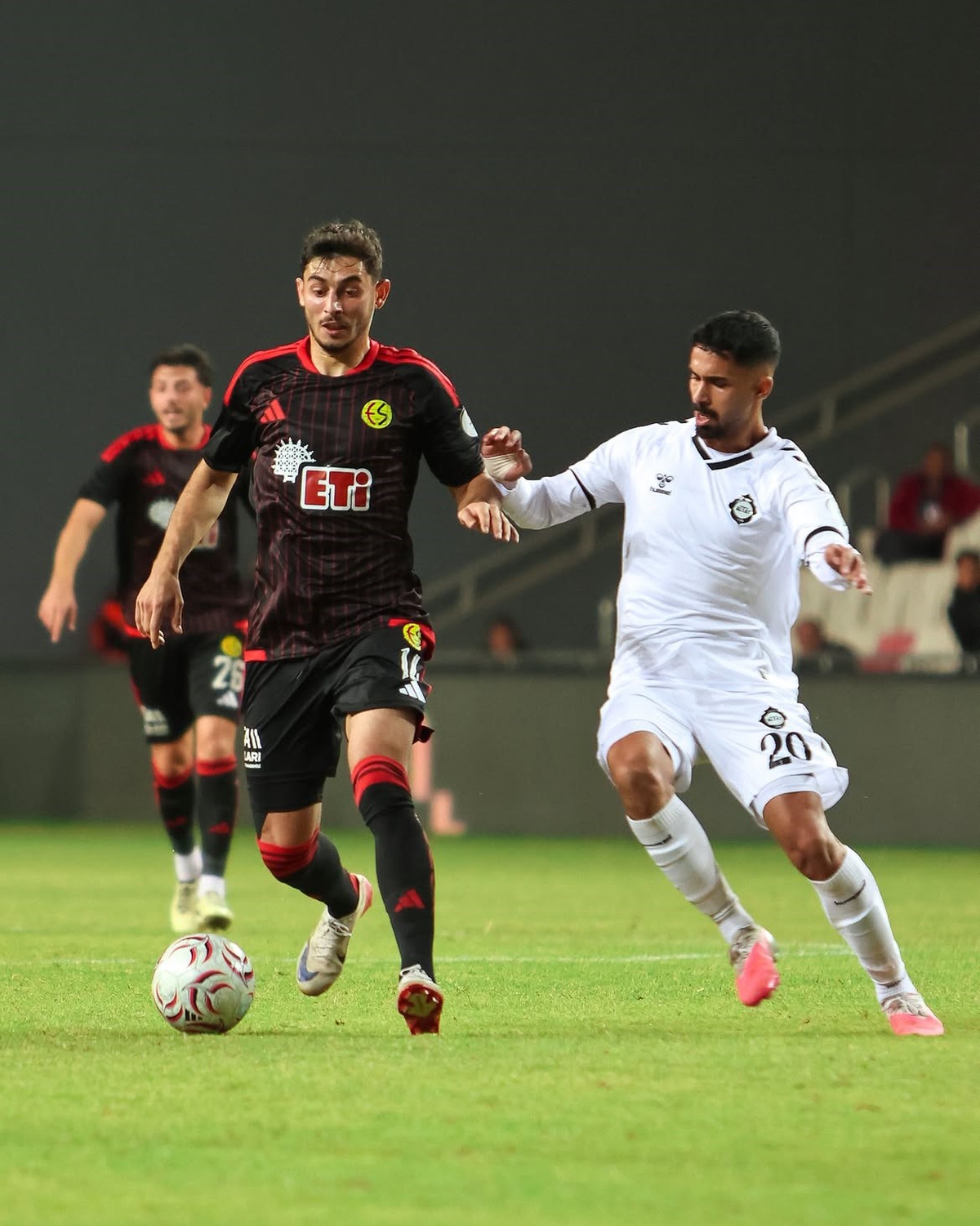 Altay, Eskişehirspor'a 4-1 yenilerek 3 maçlık yenilmezlik serisini bitirdi