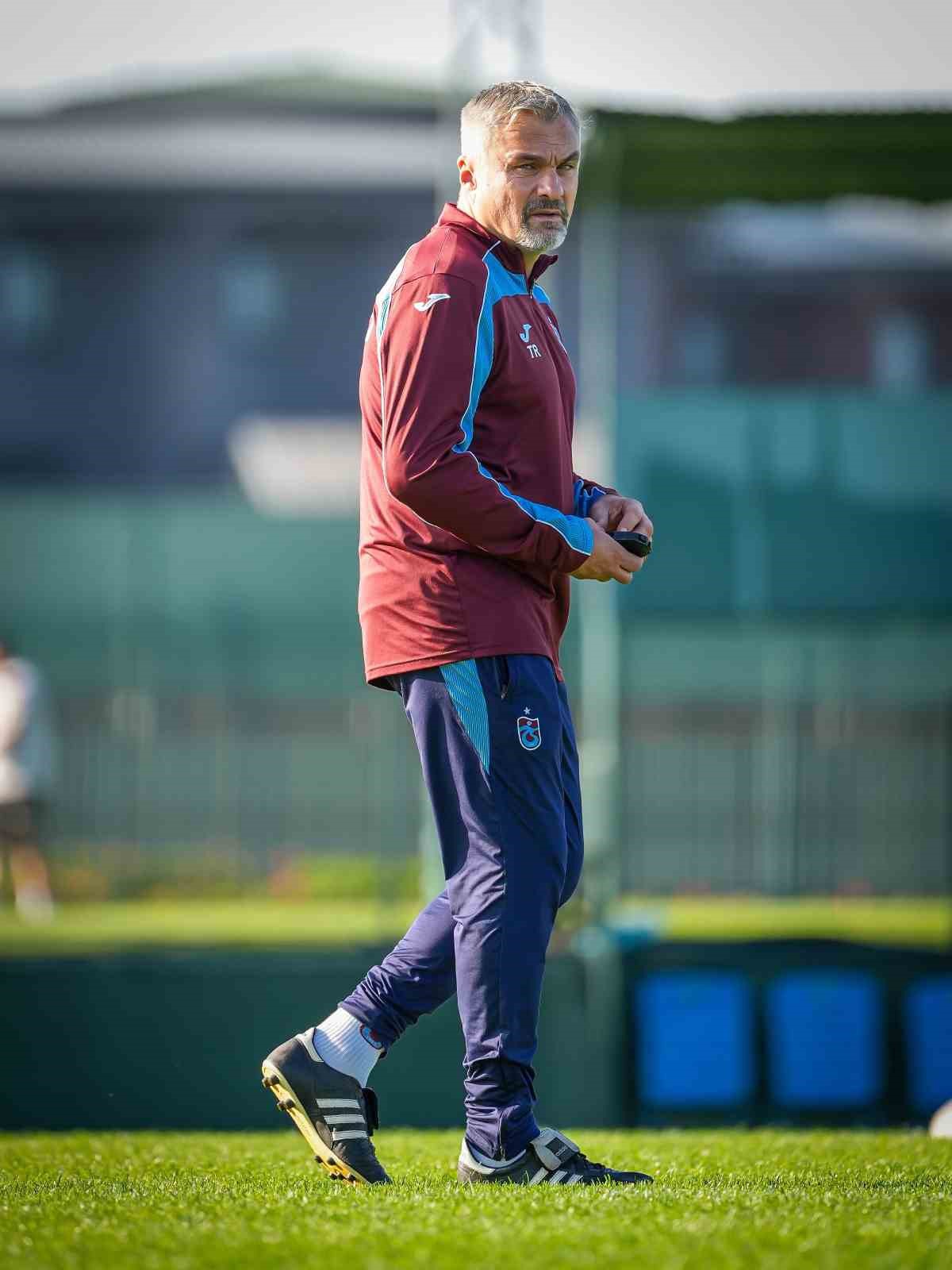 Trabzonspor hocası Reis, Beşiktaş'ı yenerse ilk 3 lig maçını kazanan ilk yabancı hoca olur