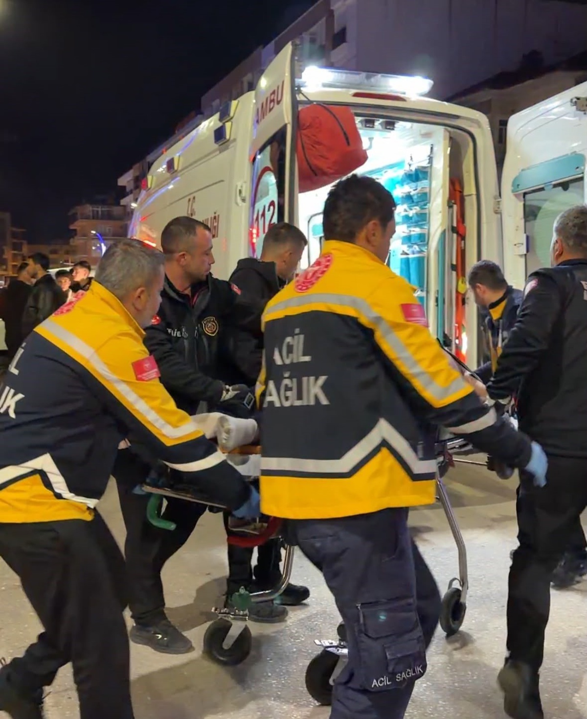 Burdur Bucak'ta 6. kattan düşen 19 yaşındaki genç öldü, 5 arkadaşı gözaltına alındı