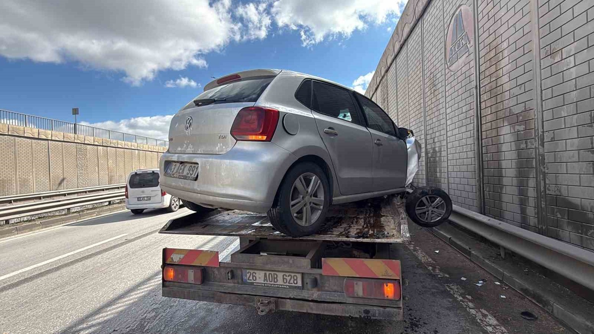 Eskişehir çevreyolunda iki otomobil çarpıştı, 2 kadın yaralandı; birinin durumu ağır