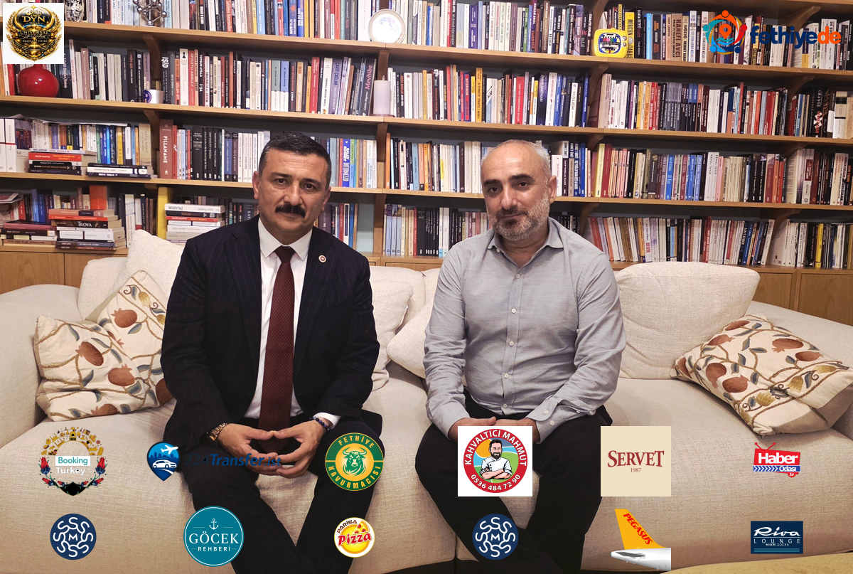İYİ Parti vekili Türkoğlu, elektronik kelepçeli gazeteci Saymaz'ı evinde ziyaret etti