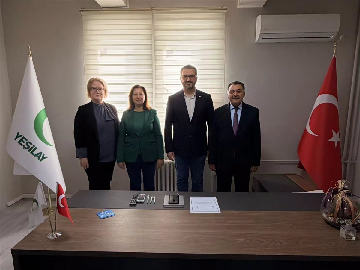 İl Sağlık Müdürü ve heyet, Kırklareli Yeşilay Başkanı Kırtıl'ı ziyaret etti
