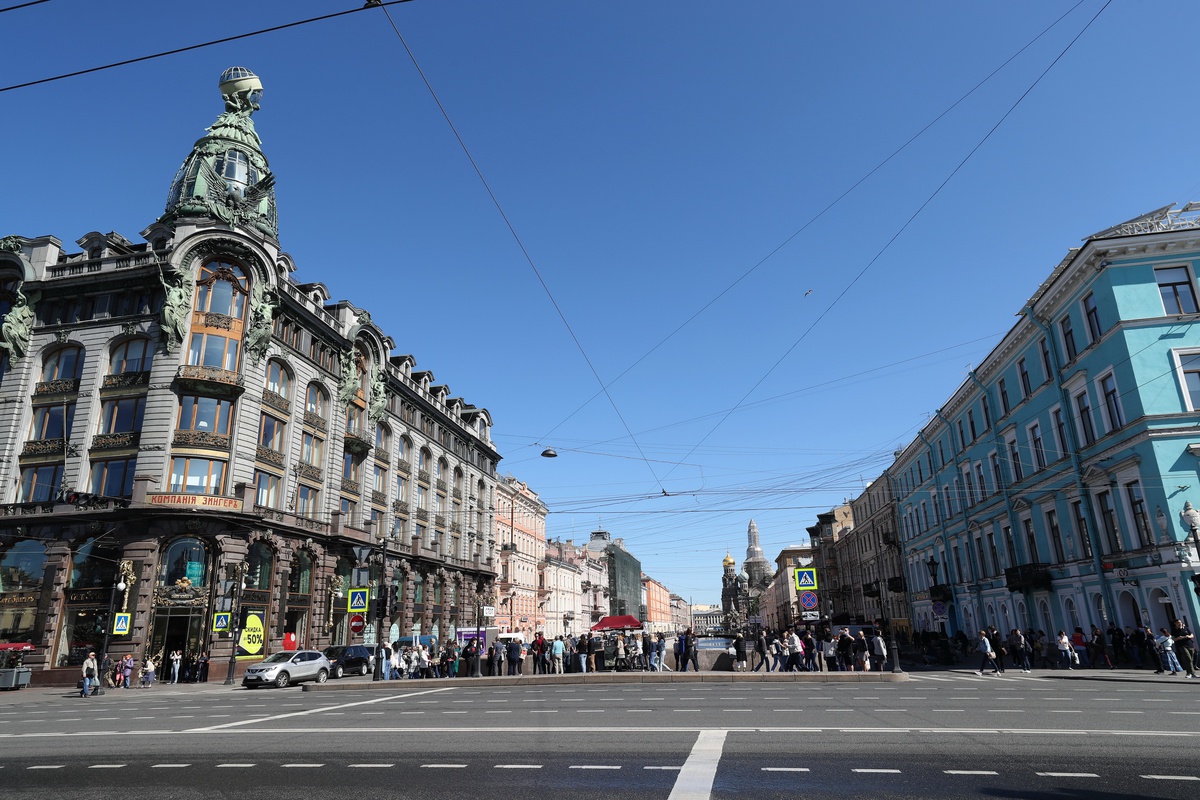 Ukrayna'nın St. Petersburg'a saldırısında 12 apartman ve iki ev hasar gördü