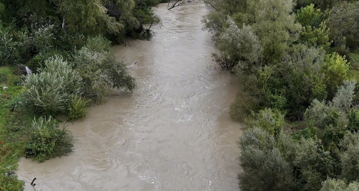 Bartın Irmağı'nda su seviyesi yaklaşık 3 metre yükseldi, piknik alanı sular altında kaldı