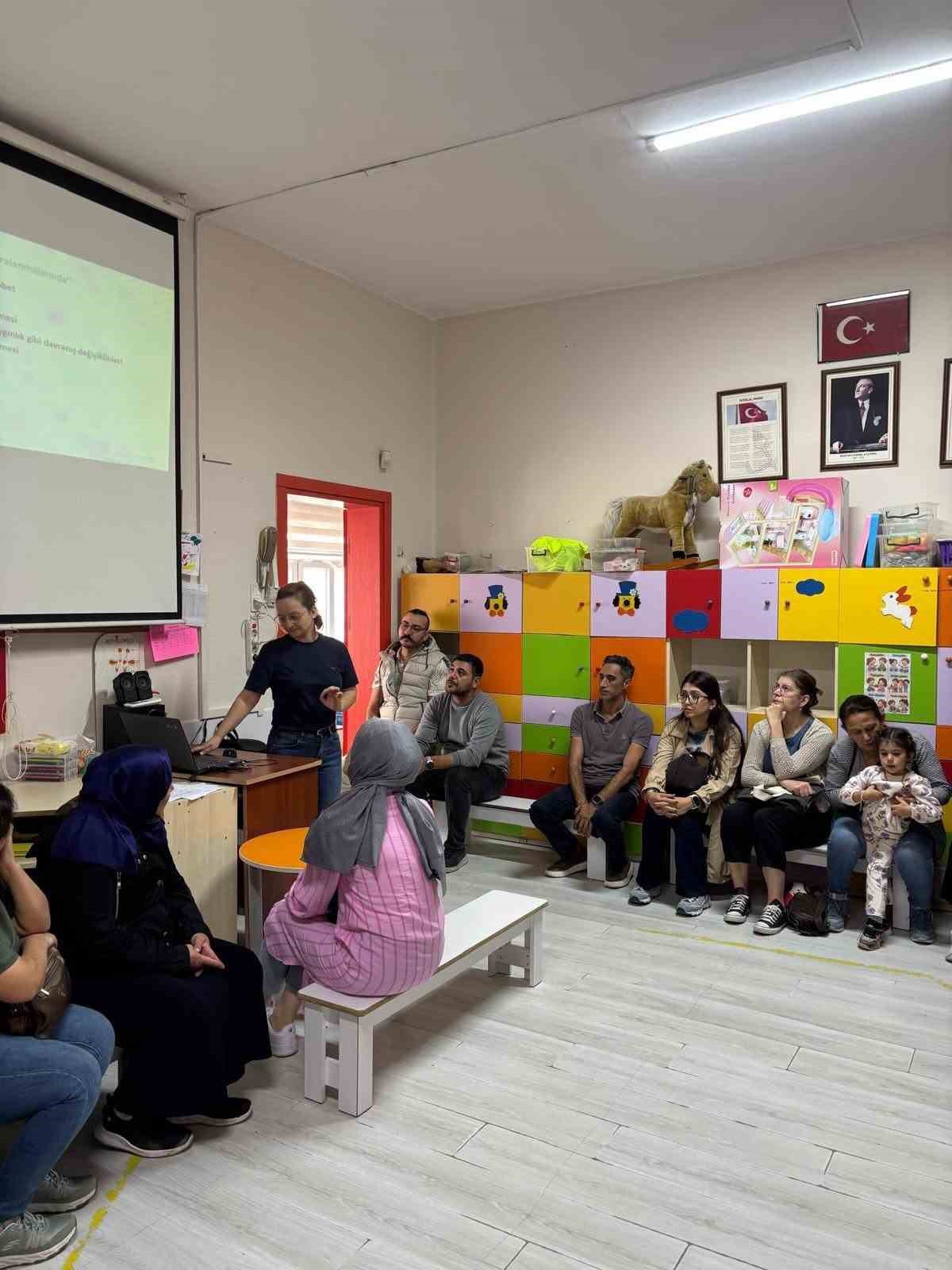 Söke'de anaokulunda Çocuk Akademisi eğitimiyle çocuklara sağlıklı gelişim anlatıldı