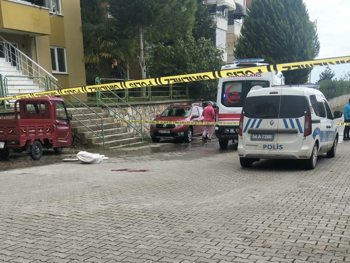 Adapazarı'nda eski komşu kavgasında 35 yaşındaki Hakan Turak tabancayla öldürüldü
