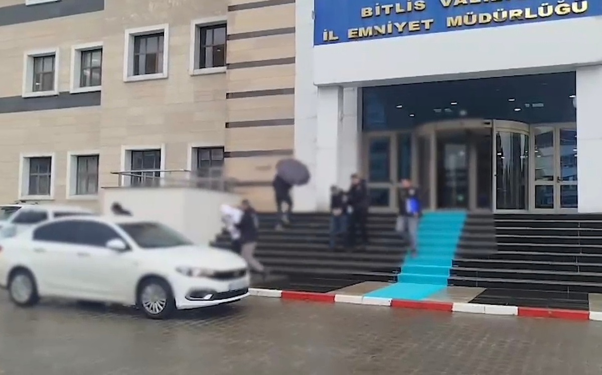 Bitlis merkezli 4 ilde yasa dışı bahis operasyonunda 5 şüpheli tutuklandı
