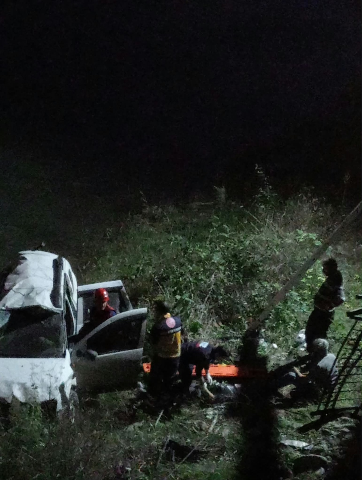 Trabzon Araklı'da cip dereye yuvarlandı, araçtaki 5 kişi yaralandı