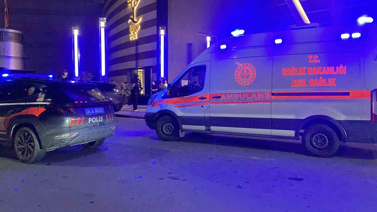 Sarıyer'de Filistin Özgürlük Nöbeti Platformu AVM'de İsrail vatandaşını protesto etti