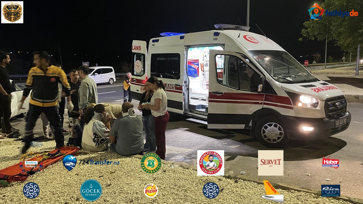 Şanlıurfa Karaköprü'de iki araç çarpıştı, 4 yaralı hastaneye kaldırıldı