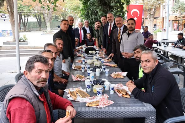 [BELEDIYE · Amasya · Merzifon] Belediye Başkanımız, Öğle Molasında Çalışma Arkadaşlarımızla Bir Araya Geldi - T.C. Merzifon Belediyesi