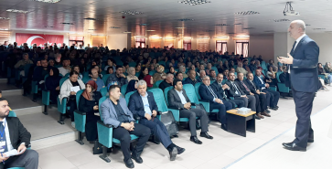 [BELEDIYE · Afyonkarahisar · Şuhut] BAŞKAN ÖZAŞKIN, “HER ŞEY BİR ÖĞRETMENLE BAŞLAR” SEMİNERİNE KATILDI