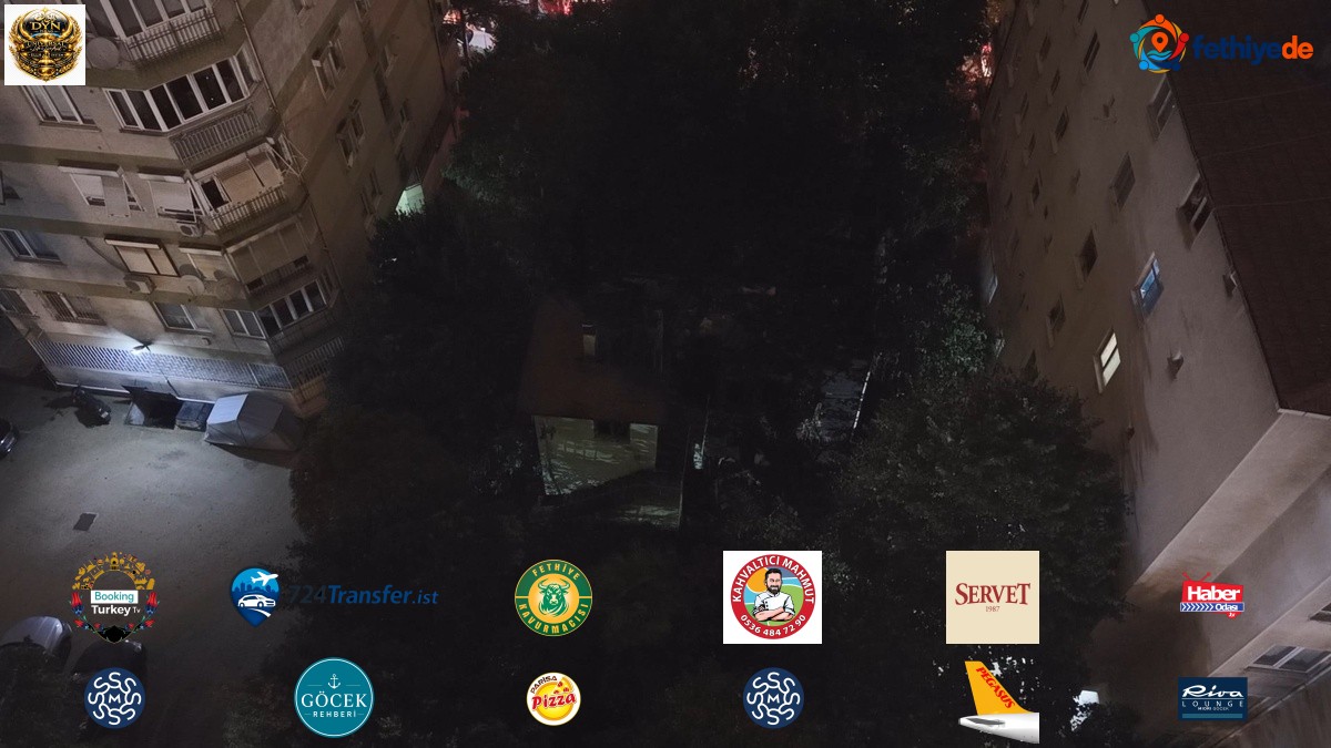 Kadıköy'de 3 katlı ahşap köşkteki yangın itfaiye ekiplerince söndürüldü
