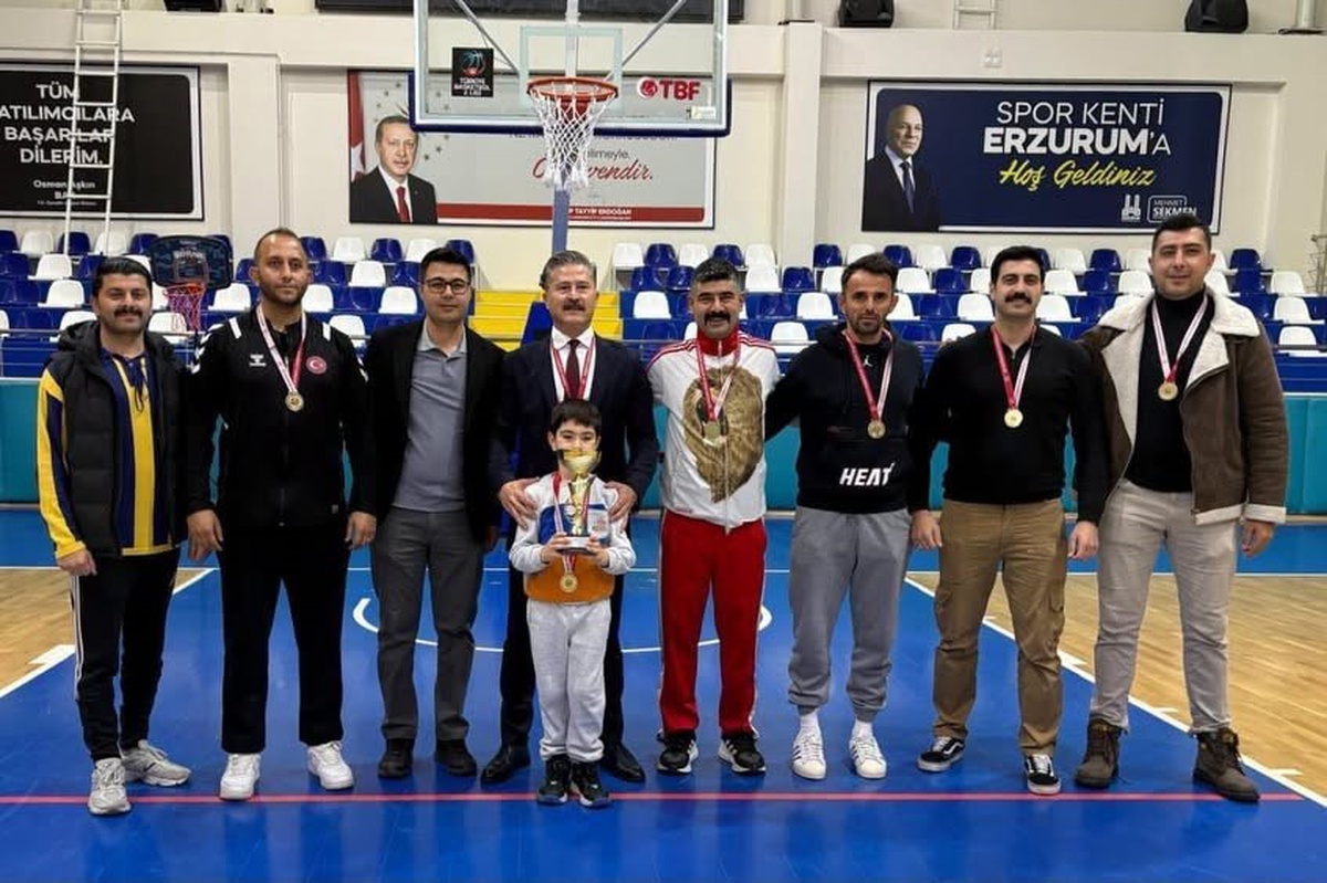 Erzurum Emniyet Müdürlüğü Kamu Spor Oyunları'nda çifte şampiyon oldu
