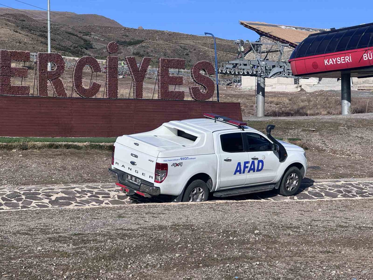 Erciyes'te yürüyüşte düşüp yaralanan 2 Hollandalı turist için ekipler seferber oldu