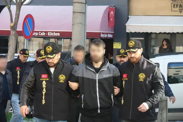Eskişehir’de 24 yaşındaki gencin öldürüldüğü kavgada 7 şüpheli adliyeye sevk edildi! Şüpheli: 'Öyle gerekti'