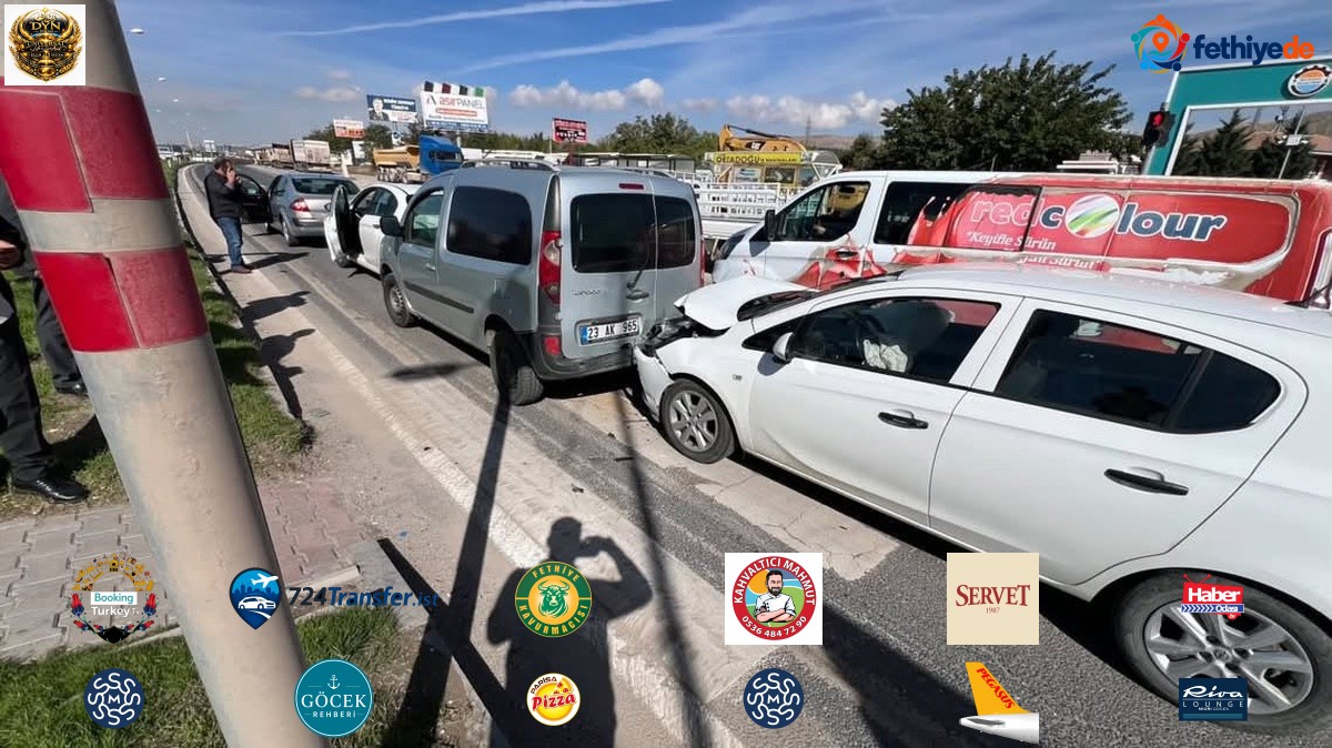 Elazığ'da 4 aracın karıştığı zincirleme kazada yaralanan olmadı, maddi hasar oluştu