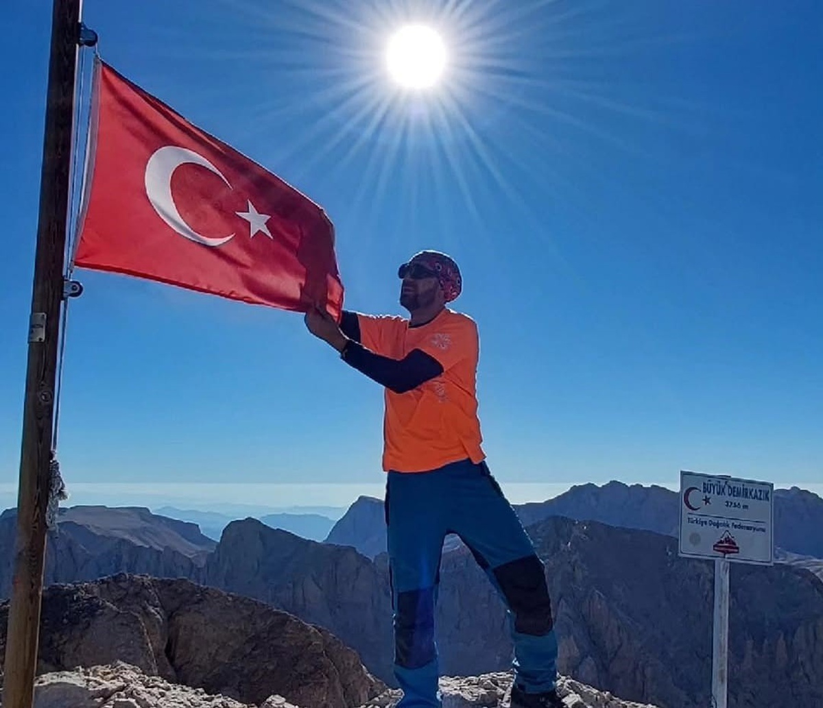 Erciyes'te uçuruma düşen dağcı can verdi, Hollandalı turist donma tehlikesi geçirdi