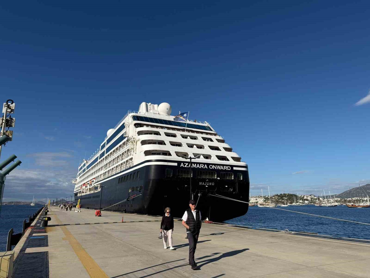 Bodrum'a 664 yolcu ve 395 kişilik mürettebatla gelen Azamara Onward, akşam ayrılacak