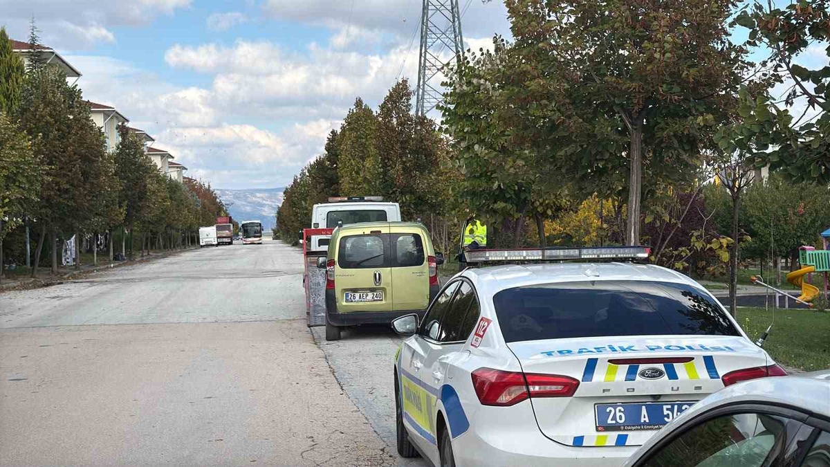 Eskişehir'de polisten kaçan ehliyetsiz sürücü yakalandı, 297 bin TL ceza kesildi