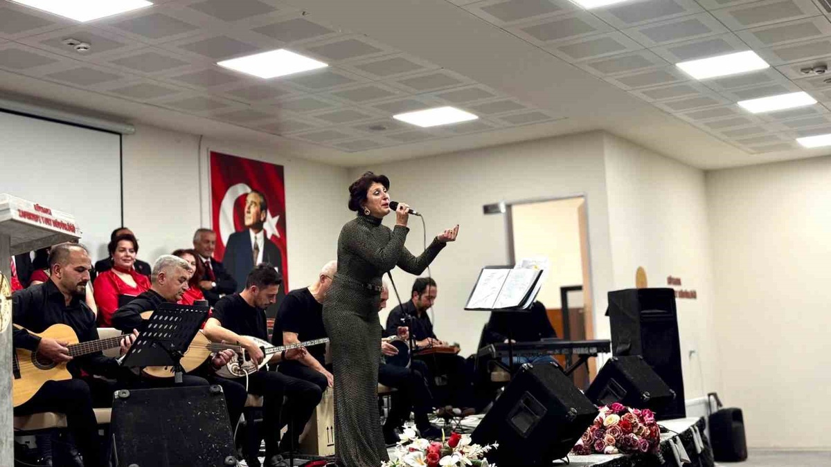 Tavşanlı Türk Sanat Müziği Korosu, Kütahya'da kız yurdunda sahne aldı
