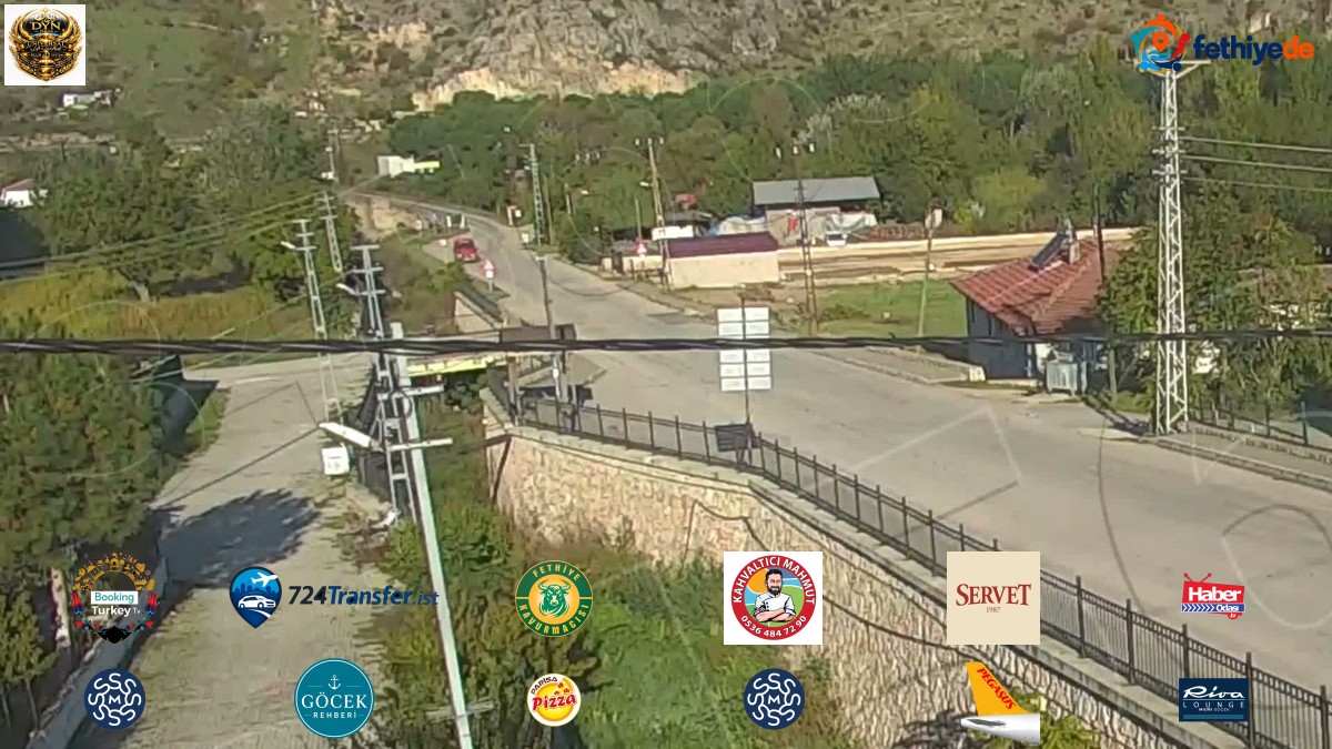 Amasya'da kontrolden çıkan minibüs dere yatağına düştü, 9 kişi hafif yaralandı