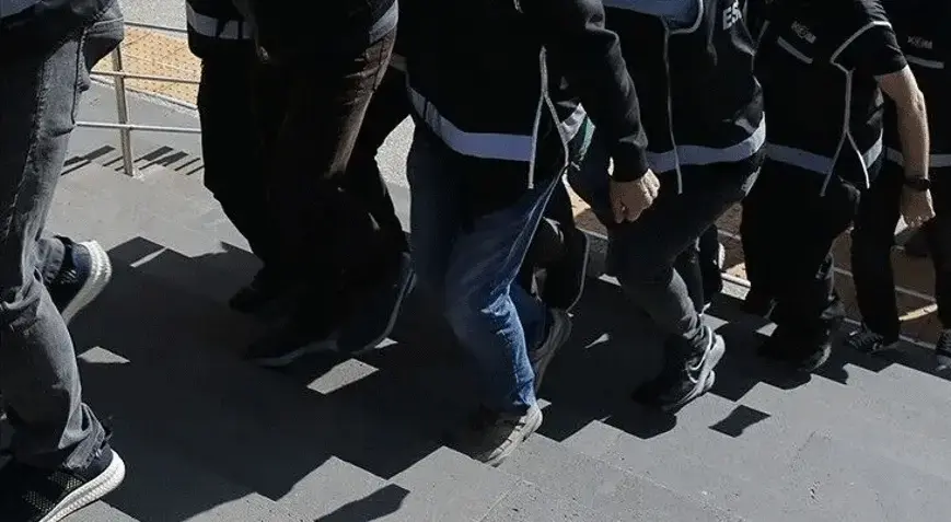 İstanbul’da kundaklama ve silahlı saldırı operasyonu! 15 şüpheli adliyeye sevk edildi