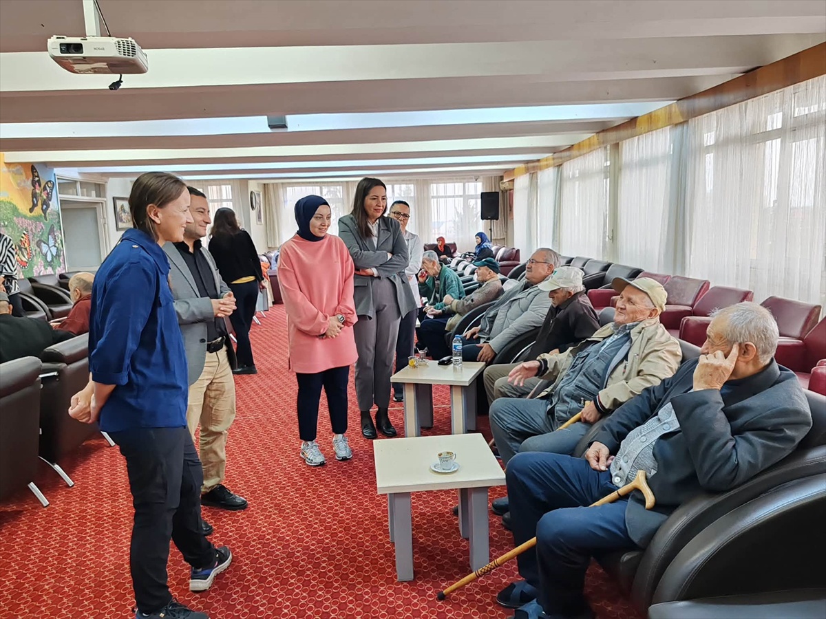 Edirne Huzurevi'nde kalan yaşlılara ağız ve diş sağlığı taraması gerçekleştirildi