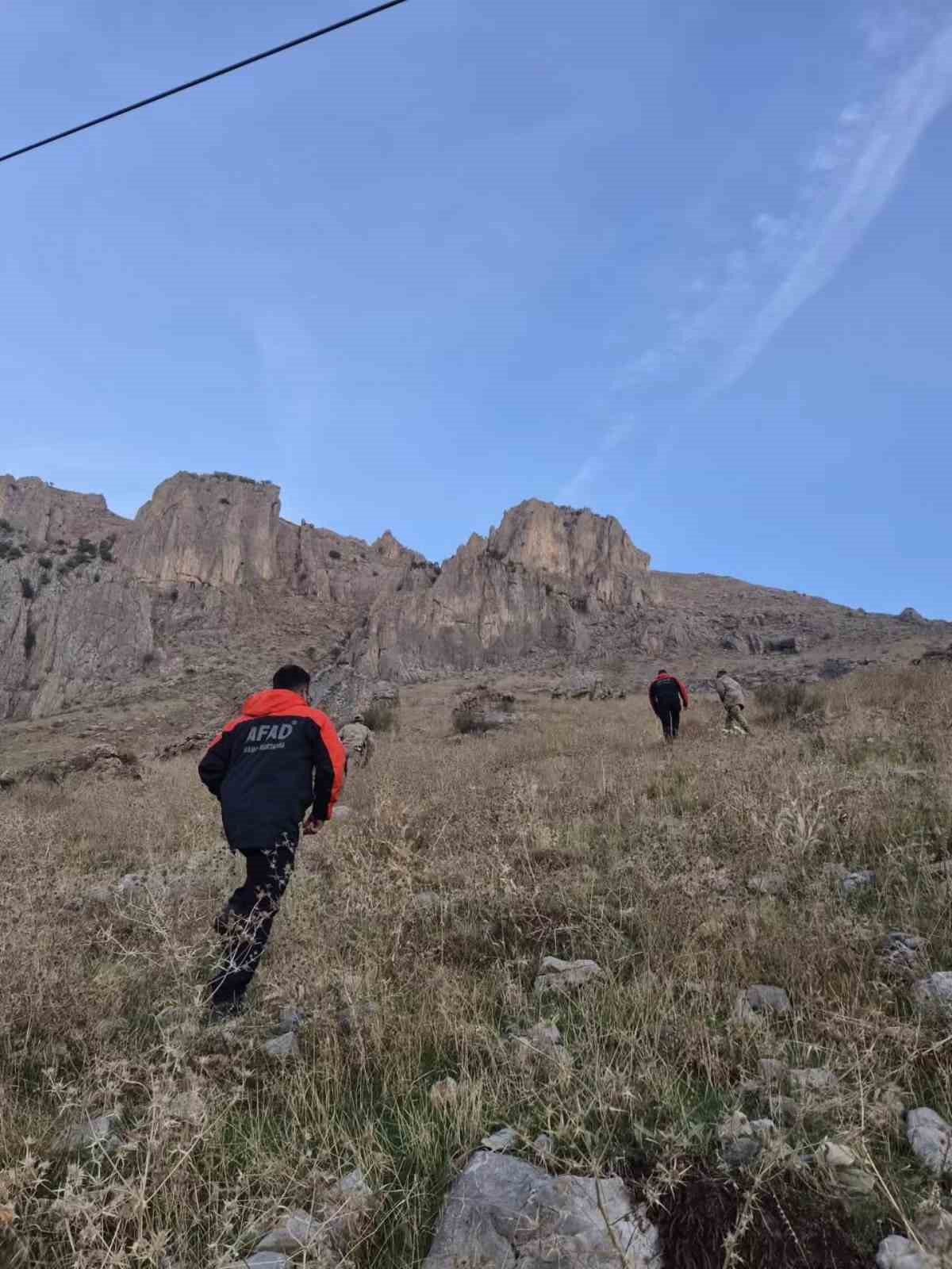 Şırnak'ta işitme engelli genç, AFAD ve jandarmanın gece aramasıyla sağ bulundu