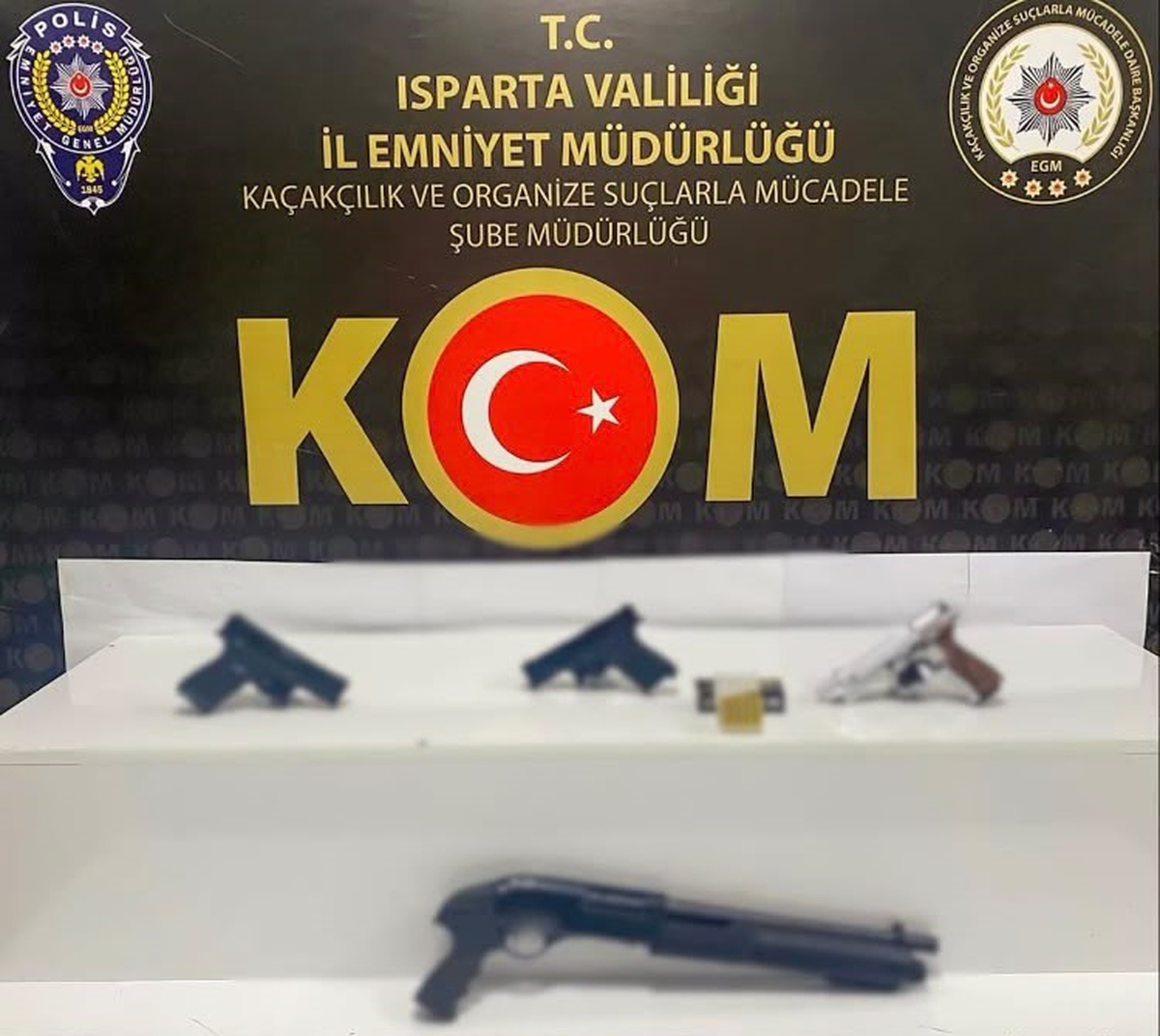 Isparta polisi kaçakçılık operasyonunda 3 bin 236 kaçak parfüm ele geçirdi