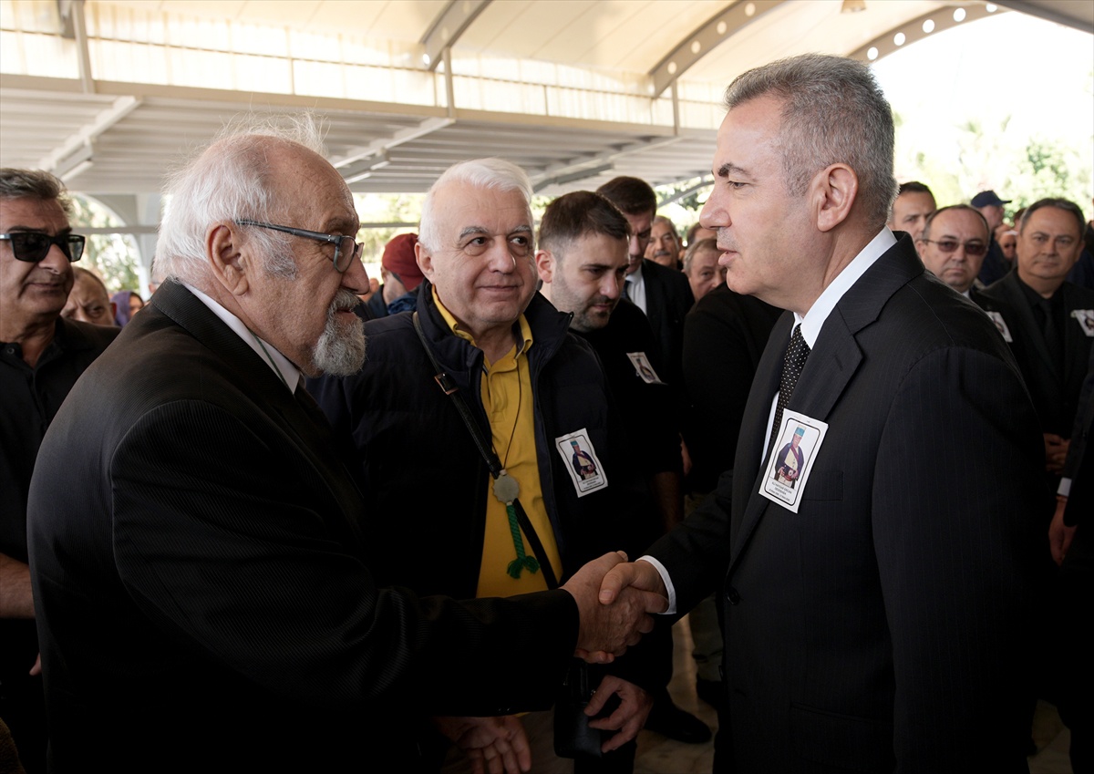 90 yaşında ölen Bektaşi kanaat önderi Ali Haydar Ercan İzmir'de defnedildi