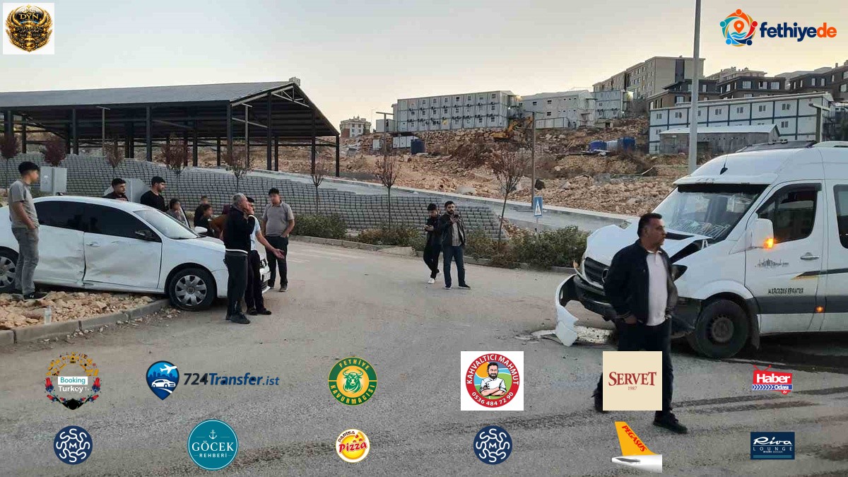 Adıyaman'ın merkez İndere bölgesinde minibüsle otomobil çarpıştı, 4 kişi yaralandı