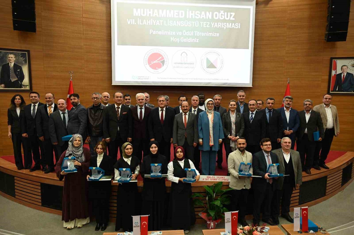 Kastamonu Üniversitesinde ilahiyat tez yarışmasında ödüller araştırmacılara verildi
