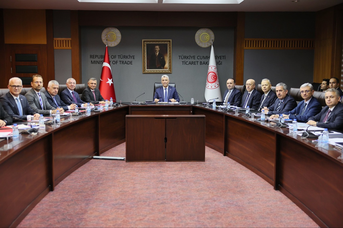 Bakan Bolat, otomotiv temsilcileriyle AB Sanayi Hızlandırma Yasası Taslağı'nı görüştü