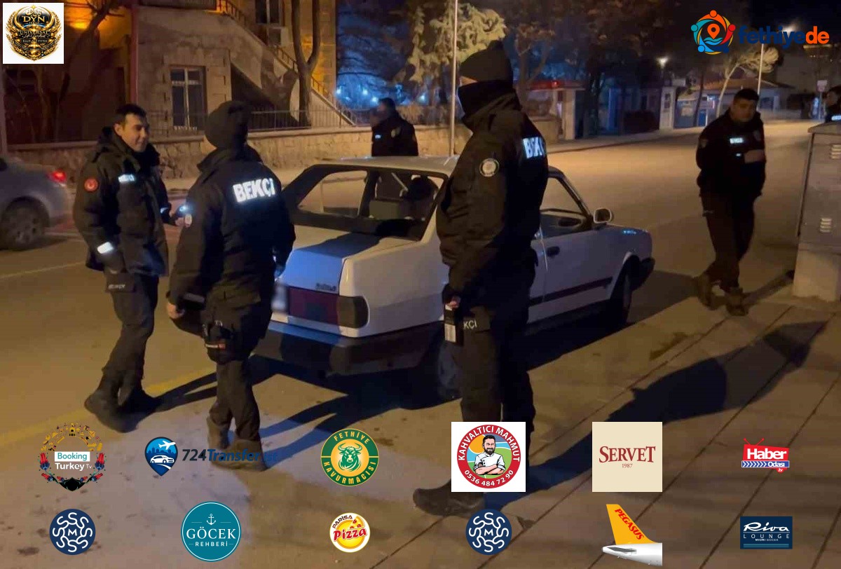 Aksaray polisi gece şok uygulamasında araçları ararken bıçak ve sopa ele geçirdi