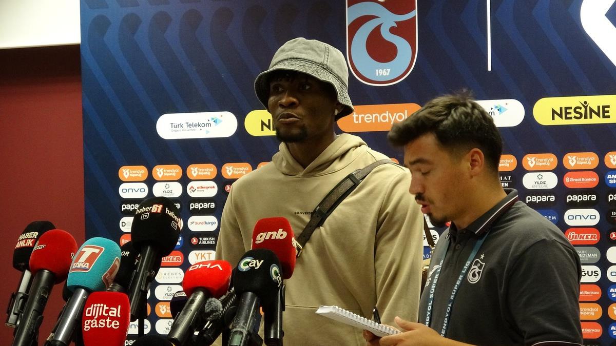 Vlahovic'i ayakkabı boyacısı yapan Chibuike Nwaiwu kimdir? Trabzonspor'un Nijeryalı stoperi kaç yaşında, hangi takımlarda oynadı?