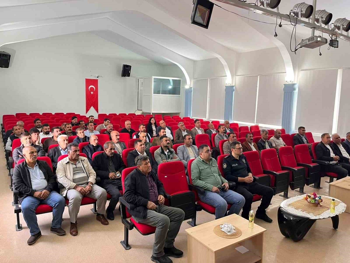 Dicle Kaymakamı Atış, muhtarlarla buluşup Muhtarlar Günü'nü kutladı